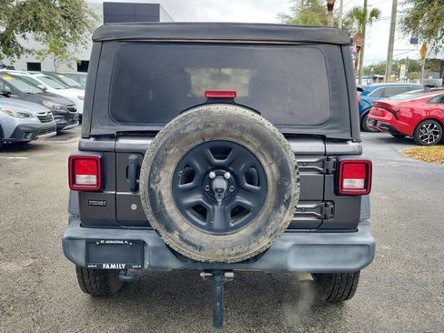 Used 2018 Jeep Wrangler Unlimited Sport image 5