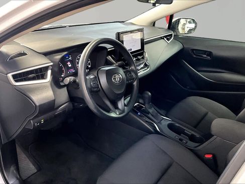 Used 2025 Toyota Corolla LE FWD image 18