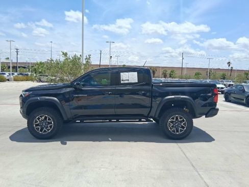 Used 2025 Chevrolet Colorado ZR2 w/ Technology Package AWD/4WD image 3