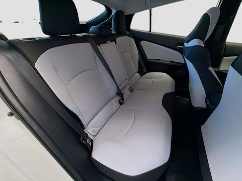 Used 2019 Toyota Prius L Eco image 14