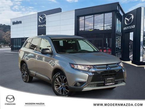 Used 2018 Mitsubishi Outlander ES image 1