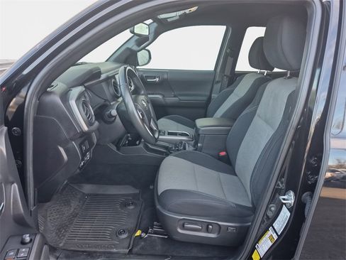 Used 2022 Toyota Tacoma TRD Sport image 12