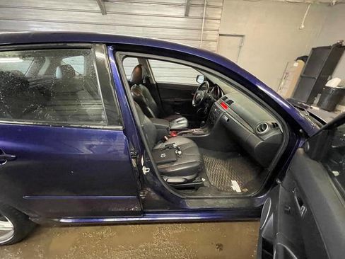 Used 2004 MAZDA MAZDA3 s w/ Moonroof & 6-CD Pkg image 30