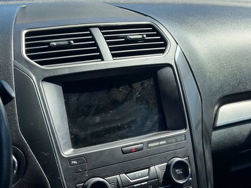 Used 2019 Ford Explorer XLT w/ Equipment Group 202A image 18