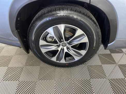 Used 2024 Toyota Highlander XLE image 27