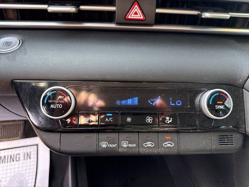 Used 2023 Hyundai Elantra SEL FWD image 32