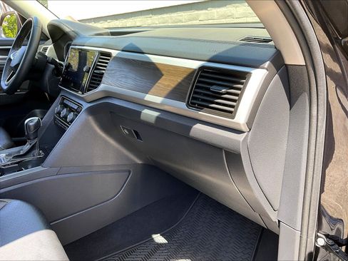 Certified 2022 Volkswagen Atlas SE w/ Panoramic Sunroof Package FWD image 16
