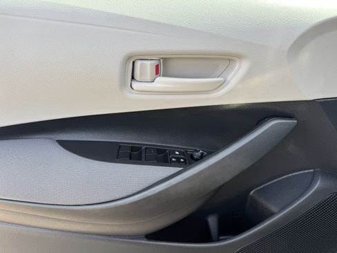 Used 2025 Toyota Corolla LE image 9