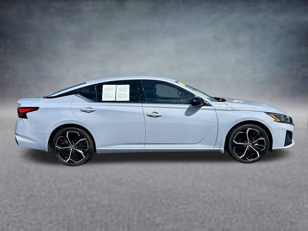 Used 2023 Nissan Altima 2.5 SR FWD image 4