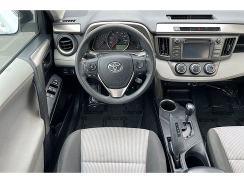 Used 2013 Toyota RAV4 LE FWD image 16