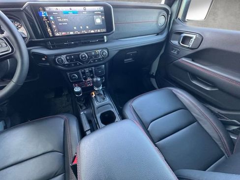 Used 2024 Jeep Wrangler Unlimited Rubicon image 3