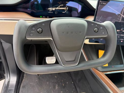 Used 2023 Tesla Model X image 9