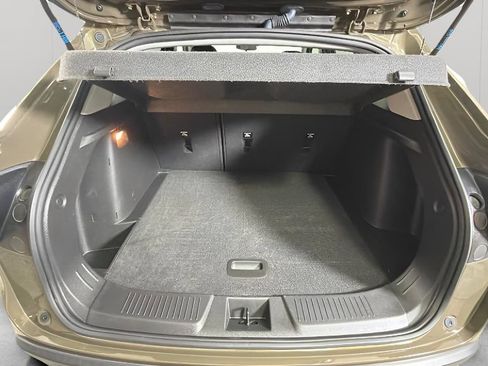 Certified 2024 Chevrolet Trax LT w/ Driver Confidence Package FWD image 43