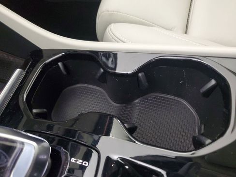 Certified 2025 Volvo XC40 B5 Plus image 33