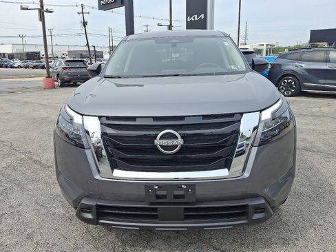 Used 2024 Nissan Pathfinder S image 2