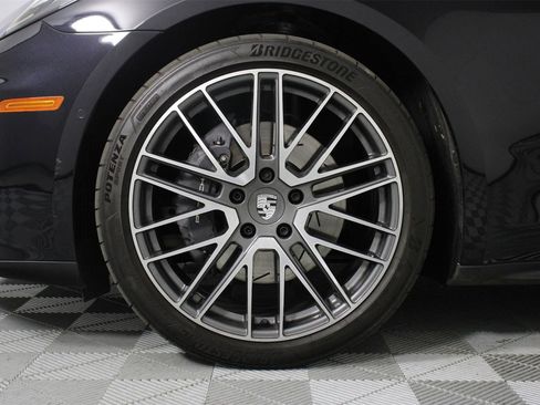 Used 2025 Porsche Panamera image 30