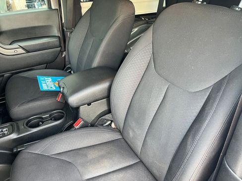 Used 2018 Jeep Wrangler Sport AWD/4WD image 14
