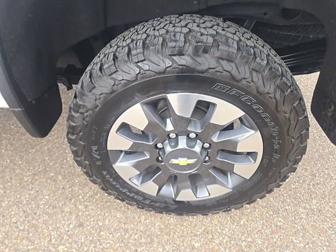 Used 2021 Chevrolet Silverado 2500 Custom w/ Custom Value Package image 42