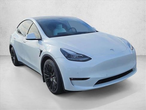 Used 2022 Tesla Model Y Performance image 3