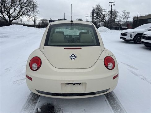 Used 2008 Volkswagen Beetle S image 3