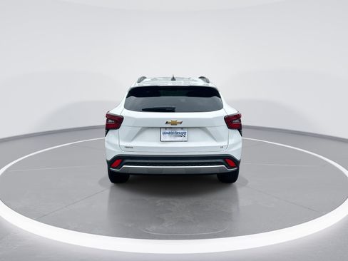 Used 2025 Chevrolet Trax LT w/ LT Convenience Package FWD image 8