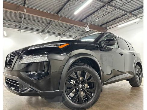 Used 2023 Nissan Rogue SV w/ SV Premium B Package FWD image 1