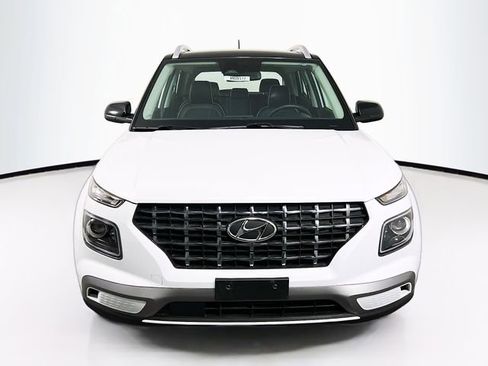 Certified 2023 Hyundai Venue Limited w/ Cargo Package image 2