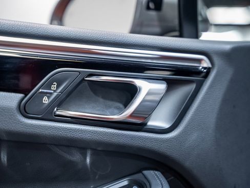 Used 2023 Porsche Macan T image 65