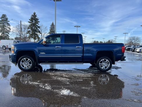 Used 2019 Chevrolet Silverado 2500 High Country w/ Duramax Plus Package image 4