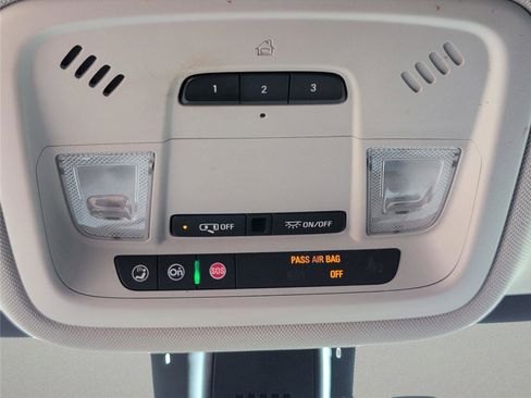 Used 2019 Chevrolet Traverse LT w/ LPO, Floor Liner Package FWD image 15