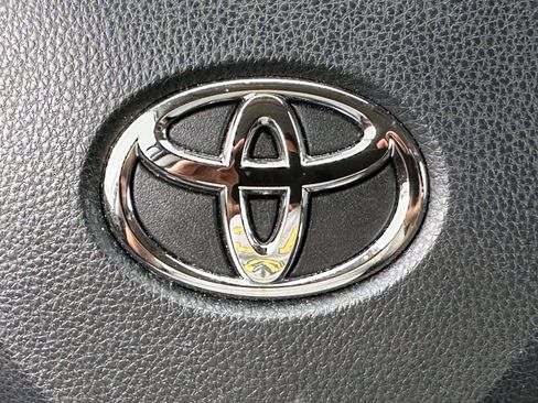 Used 2025 Toyota RAV4 XLE AWD/4WD image 22