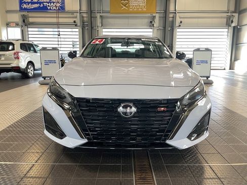 Used 2024 Nissan Altima 2.5 SR w/ SR Premium Package image 2