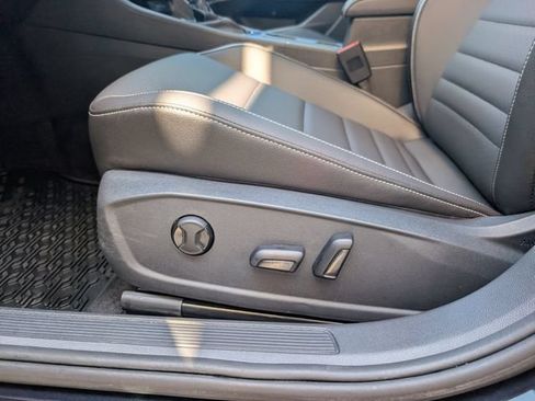 Used 2024 Volkswagen Jetta SE w/ Panoramic Sunroof Package FWD image 21