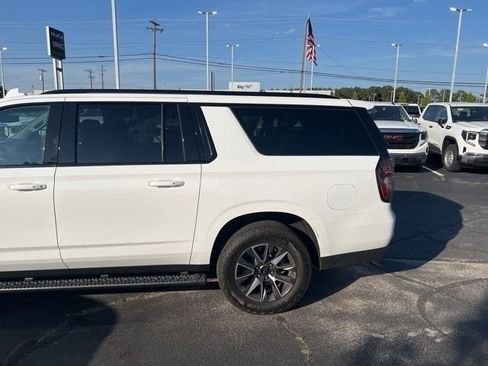 Used 2024 Chevrolet Suburban Z71 w/ Luxury Package AWD/4WD image 6