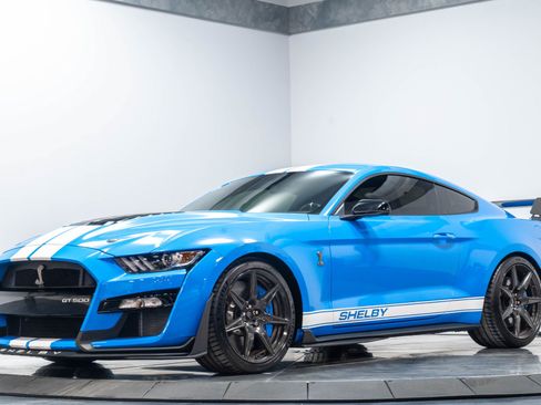 Used 2022 Ford Mustang Shelby GT500 w/ Carbon Fiber Track Pack RWD image 2
