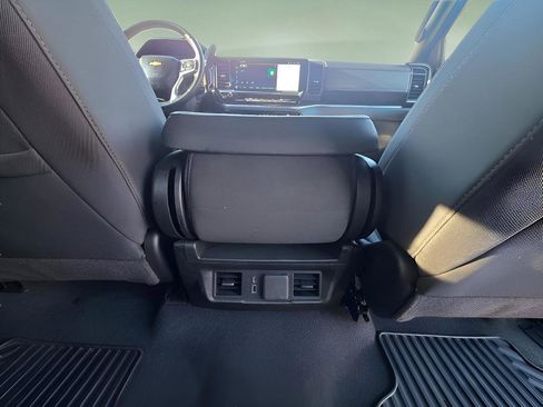 Used 2025 Chevrolet Silverado 1500 LT AWD/4WD image 8