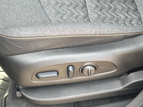 Used 2024 Chevrolet Equinox LT FWD image 11