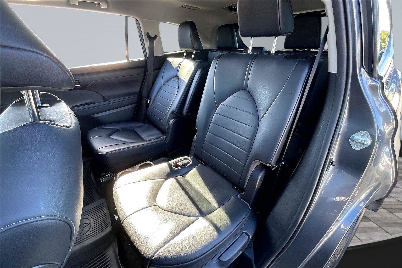 Used 2020 Toyota Highlander XLE AWD/4WD image 27