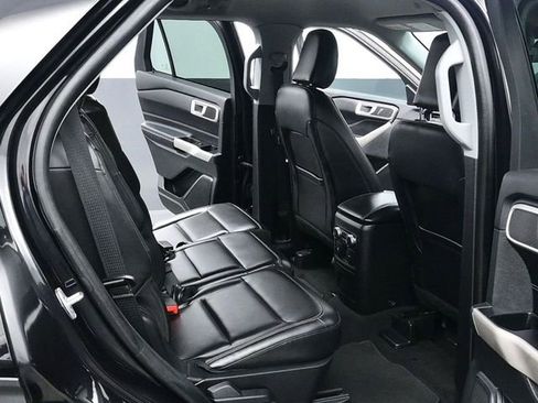 Used 2022 Ford Explorer XLT w/ Equipment Group 202A image 10