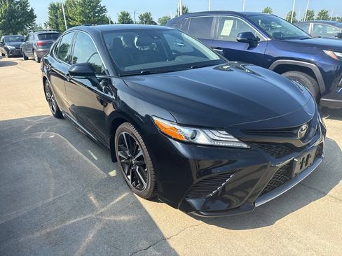Used 2019 Toyota Camry XSE FWD image 4