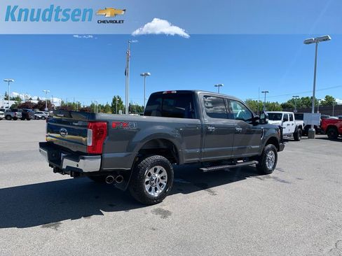 Used 2017 Ford F250 XLT w/ XLT Premium Package AWD/4WD image 7