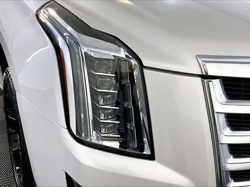 Used 2019 Cadillac Escalade Luxury image 27