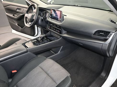 Used 2025 Nissan Rogue SV FWD image 27