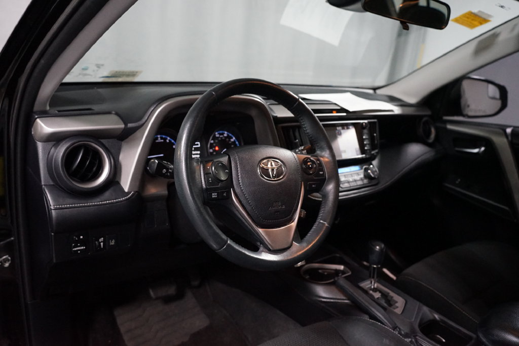 Used 2017 Toyota RAV4 XLE FWD image 7