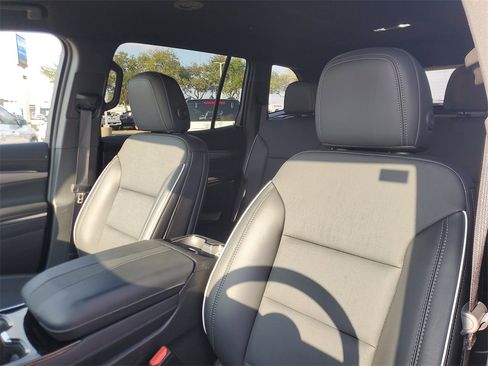 Used 2025 Buick Enclave Preferred image 16