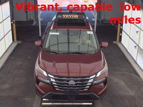 Used 2024 Nissan Rogue SV w/ SV Premium Package image 4