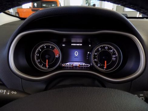 Certified 2018 Jeep Cherokee Limited w/ Technology Group image 15