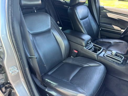 Used 2018 Chrysler 300 Touring L RWD image 15