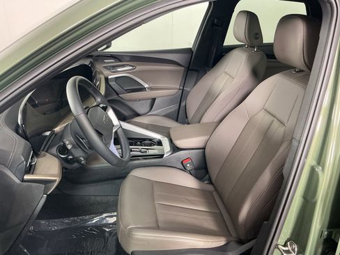 Certified 2025 Audi Q5 2.0T Premium Plus w/ Premium Plus image 12