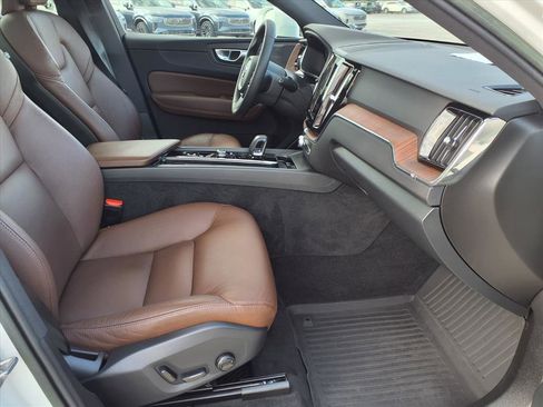 Certified 2023 Volvo XC60 B5 Plus w/ Protection Package Premier image 10